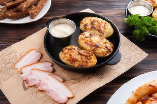 Запечена картопля з беконом та сиром (220г)