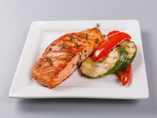 Філе сьомги на вогні з овочами(250г)