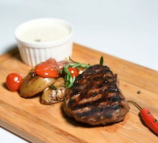 Стейк яловичий (200/200/80г)