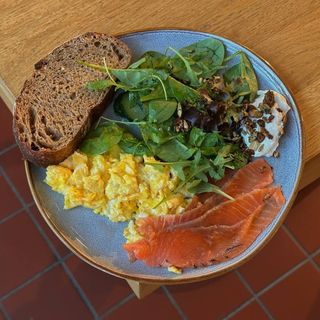 Сніданок як ти любиш з лососем