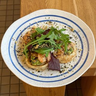 Млинці з креветками та гуакамоле