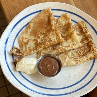 Млинці з крем чизом та крафтовою шишковою карамеллю