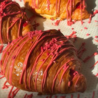 Круасан малиновий