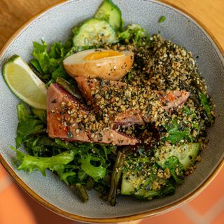 Салат нісуаз зі смаженим тунцем