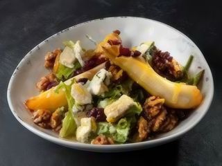 Салат з карамелізованою грушею, журавлиною, горіхами (330г)