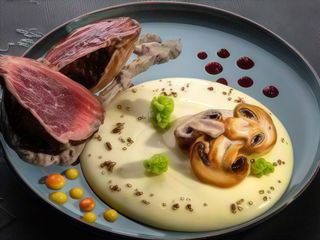 Соковитий стейк філе міньйон з картопляно-трюфельним кремом (380/50г)