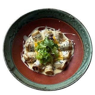 Міні-млинці з куркою в сирному соусі (280г)