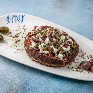 Салат "Дакос по-критськи"