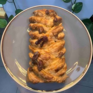 Слойка з кленовим сиропом та горіхом пекан