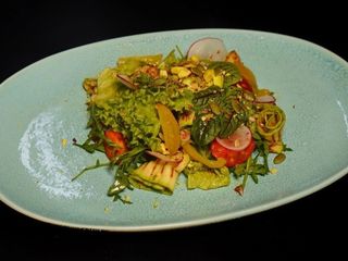 Салат зі смаженим цукіні та злаками