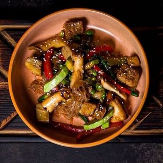 Локшина Wok з тофу і грибами