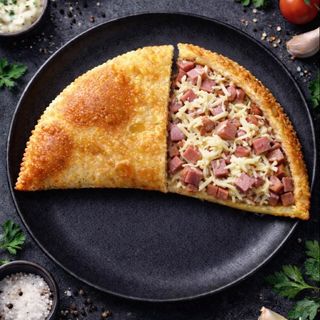 Чебурек з гострою шинкою та сиром (26см)