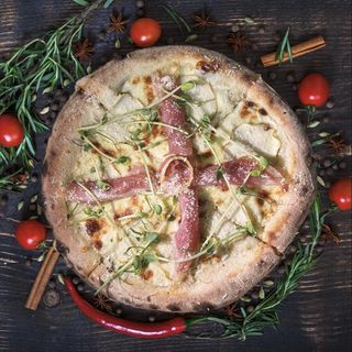 Прошуто з грушею (25см, 550 г)