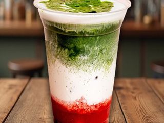 Полуничний матча лате