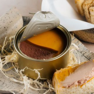 Паштет із печінки птиці під пряним морквяним мусом