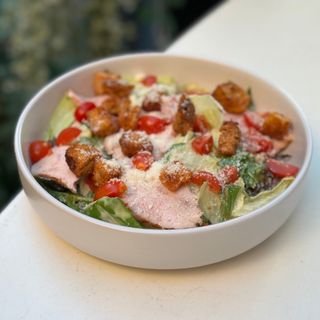 Цезар з індичкою пастрамі (240г)