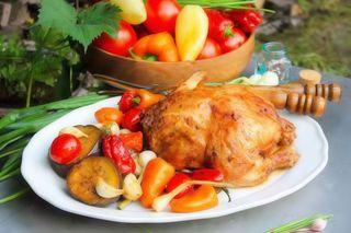 Курча в тандирі з овочами( 1кг)