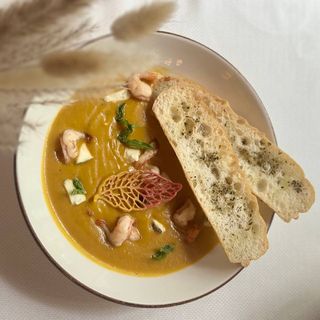 Гарбузовий крем-суп з креветками