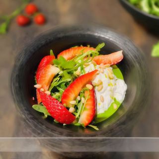 Зелений салат з тунцем (250)