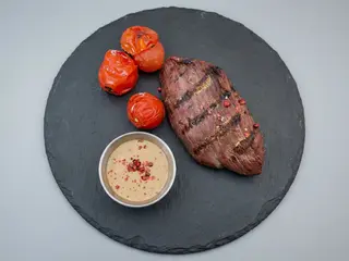 Стейк із оленини з перцевим соусом (260г)