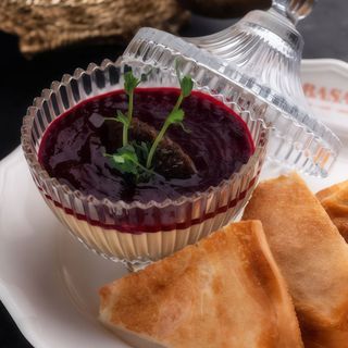 Пате з курячої печінки з вишневим конфітюром