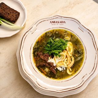 Зелений борщ з томленими щічками