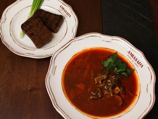 Борщ з білими грибами