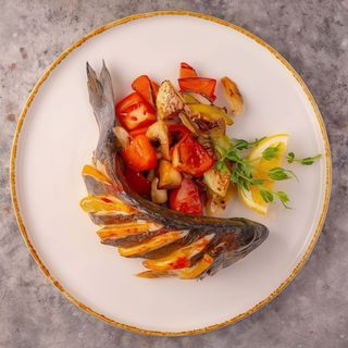 Дорадо запечена з овочами