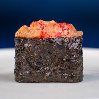 Гункани з норвезьким лососем слабосолоний  (80г)