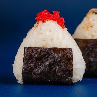 Онігірі з лососем (85 г)