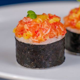 Рол з міксом лосося (315г)