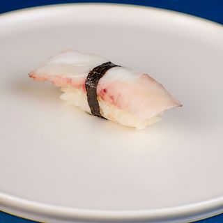 Суші з кальмаром (80г)