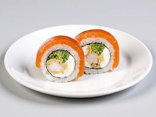 Рол із креветкою темпура в норвезькому лососі (355г)