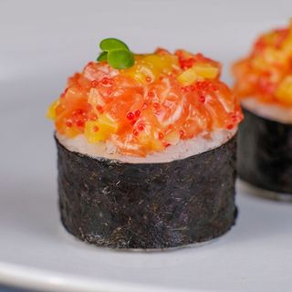 Рол з міксом лосося (315г)