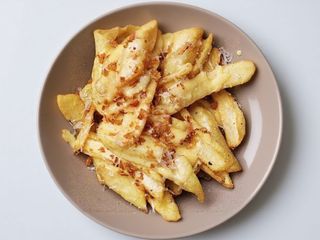 Картопляні діпи з соусом чедер та пармезаном