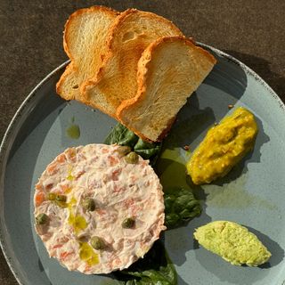 Рієт з лососем та гуакамоле