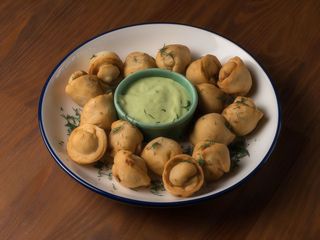 Пельмені-фрі з часниковим соусом (200г)