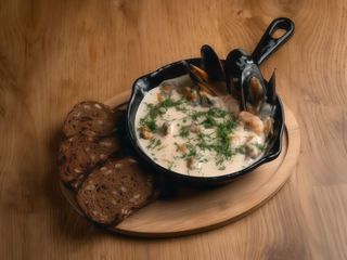 Соте з мідій та креветок