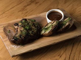 Стейк свинний на кістці