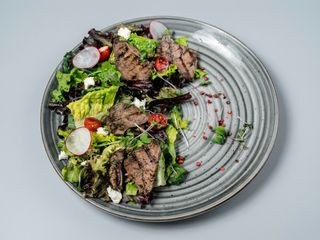 Салат з грільованою телятиною (150г)