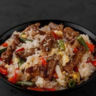 Рис смажений з м'ясом свинини та овочами  350г