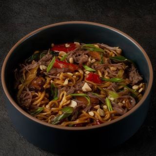 Локшина Удон з м'ясом свинини та овочами 370г.