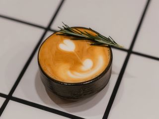 Хвойне макіато з альтернативним молоком