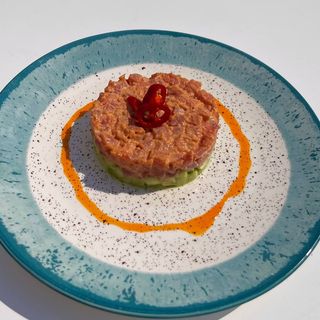 Тартар з червоного тунця з авокадо 250г