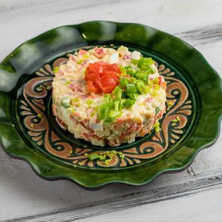 Олівʼє з лососем слабої солі (500 г)