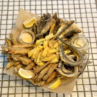 Мікс смаженої риби з картопляними діпами (1000/150/100/60г)