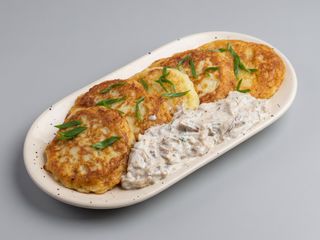 Деруни з грибами 