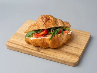 Круасан з лососем