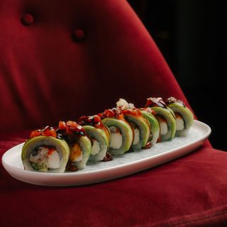 Рол з авокадо, вугрем та лососем в соусі Канго-чи