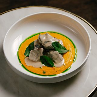 Телячі щічки з морквяно-імбирним пюре